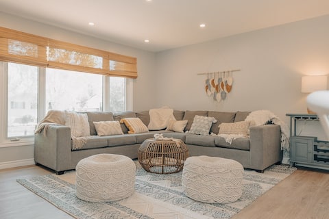 Boho Hideaway w/ Hot Tub, Sauna & Games