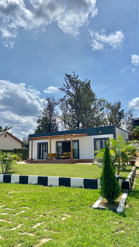 Kicukiro Niboye
Family house w/ big garden