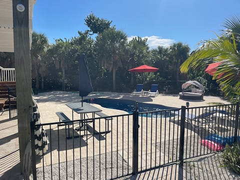 Successful Airbnb property: Luxurious Island Pool Home steps from the Gulf in Cape Coral / Fort Myers
