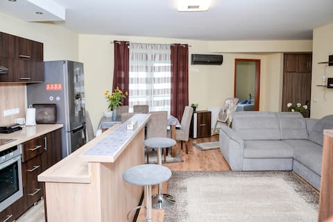 Spacious 3BR next Aquaworld w AC