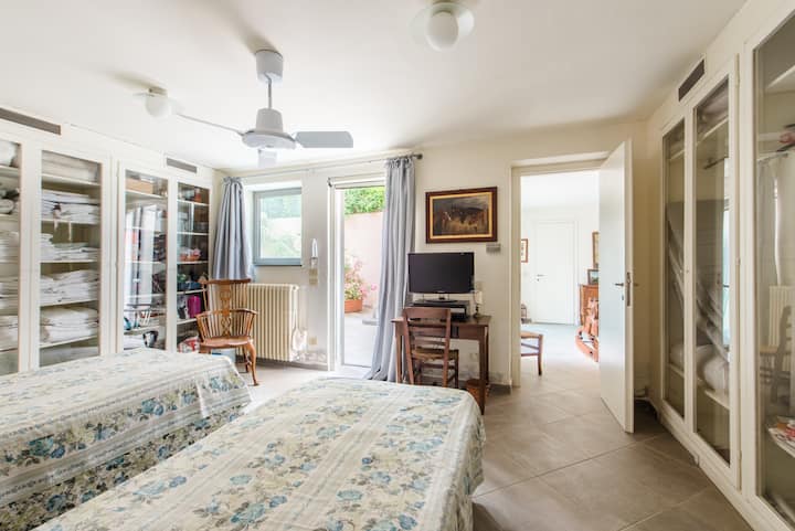 Habitación 2 en la planta baja: dos camas individuales.