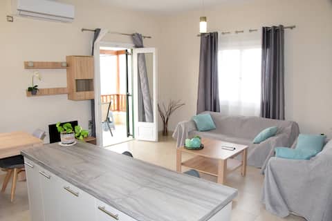 Top Airbnb: Cozy home with panoramic view in Δήμος Αίγινας