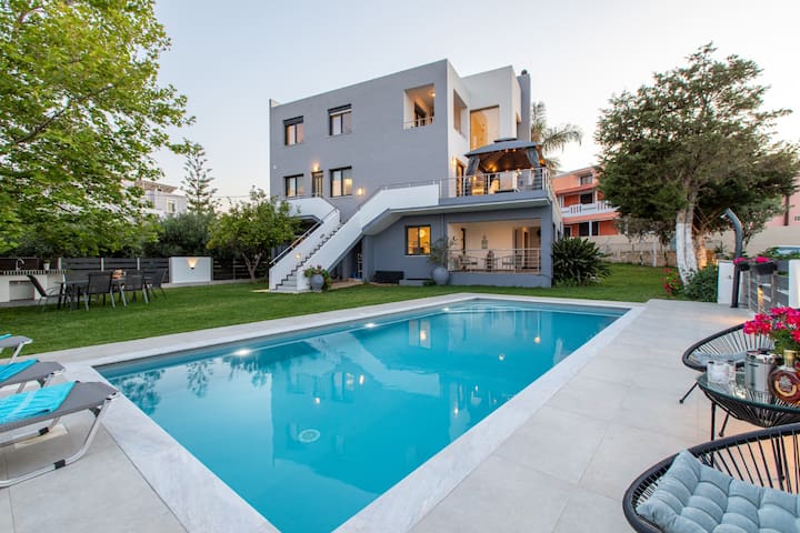 Lux villa*Walk to beach*Hydromassage Pool*14people