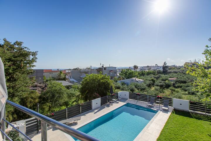 Lux villa*Walk to beach*Hydromassage Pool*14people gallery image 2