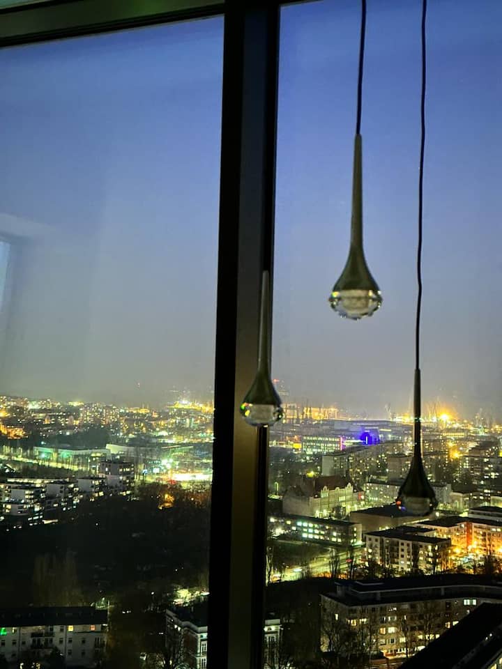 White sky Hanza Tower 20 - Free parking