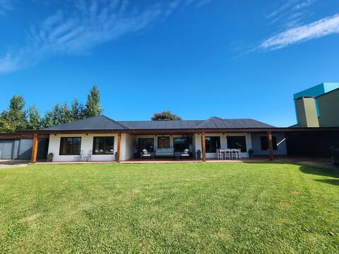 Full cottage close to poolside hot springs