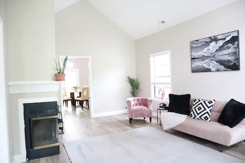 Peace Palace_ Sleeps 15