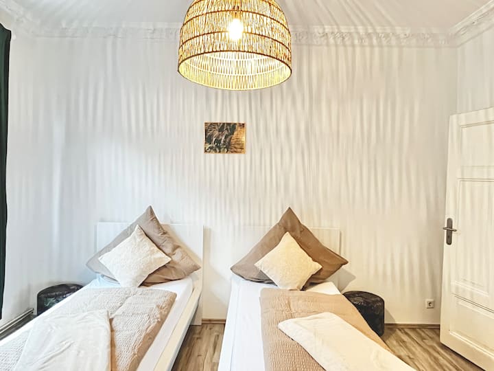 ห้องนอนเตียงแฝดขนาดใหญ่