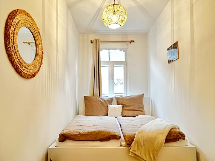 ห้องนอน 1 พร้อมเตียงคิงไซส์ขนาดใหญ่ 1.80