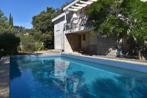 Quiet house with pool near Cassis