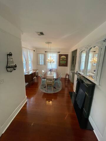 3 Royal Blondes gallery image 2