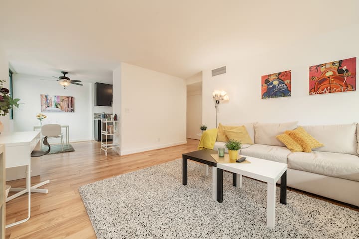 2 bdrm Lovely Peace of Paradise w/ secure parking