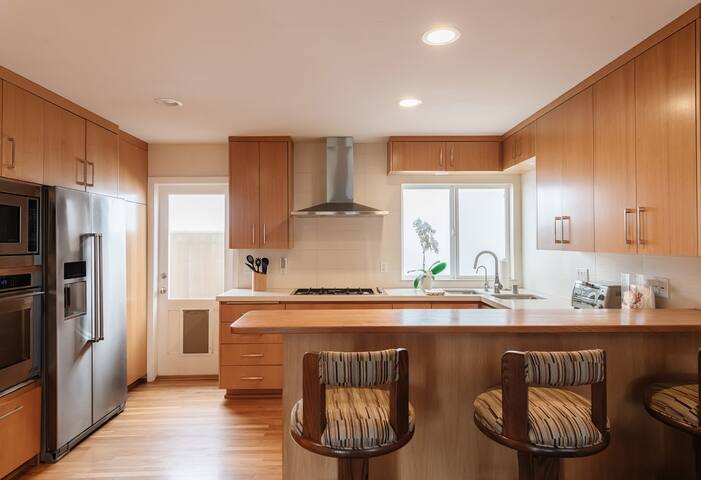 Manhattan Bch Walk-Street Home Walk Ocean/Downtown gallery image 3