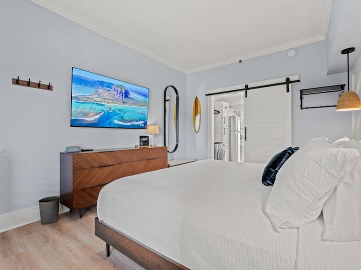 NEW Luxury Oceanfront Bridgewater Condo in LBTS! Condominiums for