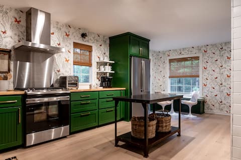 Pool. Fire Pit. Plush Robes. 6 Min. to Round Top