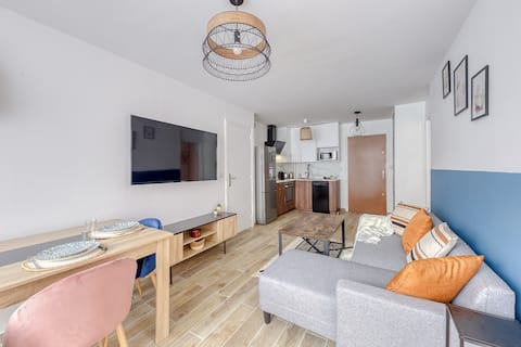 (Ch A) Disney - Paris / Modern Elegant /RERA