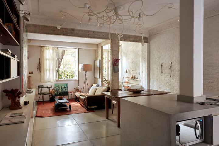 Loft com arte, design e alma, perto de tudo. gallery image 3