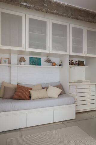 Loft com arte, design e alma, perto de tudo. gallery image 5