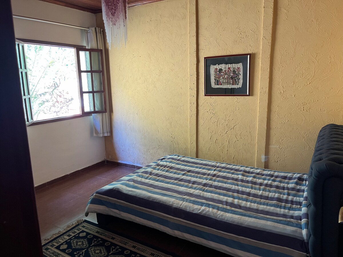 ห้องนอนที่ 3 ของเรามีห้องสวีท 1 ห้องอยู่ตรงโถงทางเดิน