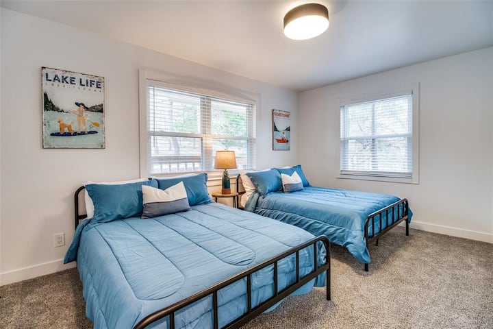 Spacious bedroom with 2 full beds