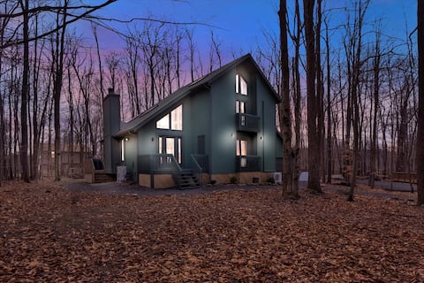 Evergreen Lodge | Hot Tub | Wi-Fi | Fireplace
