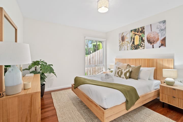 Serenity by the Creek – Luxury Retreat gallery image 4