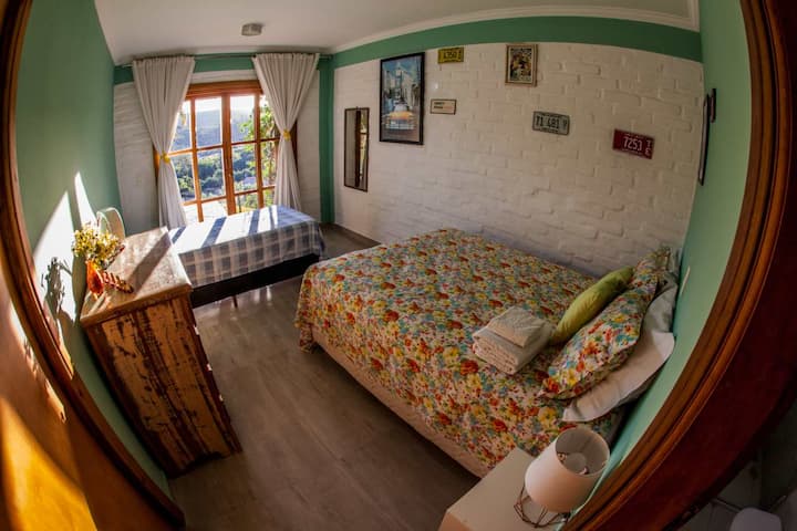 ห้องสวีท 1 ชั้นล่างมีระเบียงวิวและทางเข้าสระว่ายน้ำ P