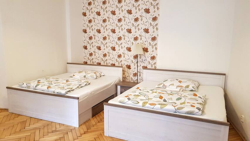 3 BDR, 165 m2, facing Tyn Church gallery image 5