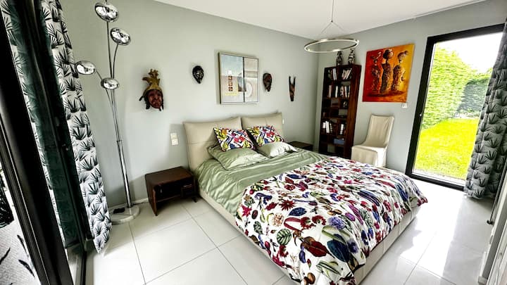 Dhomë në katin përdhes me krevat dopio "queen" 160x200