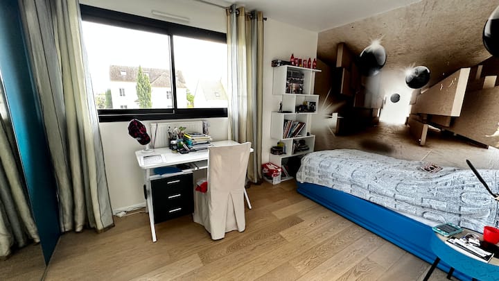 Dhoma e gjumit 4 në katin e sipërm me krevat tek + krevat me rrota