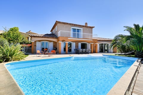 Harmony Villa with Sea View, Pool and Game Room