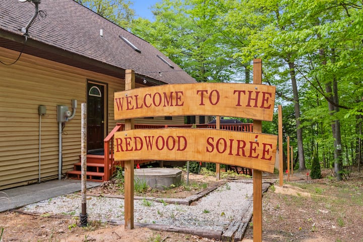 The Redwood Soiree, Hot tub,  Wi-Fi, gym, arcades