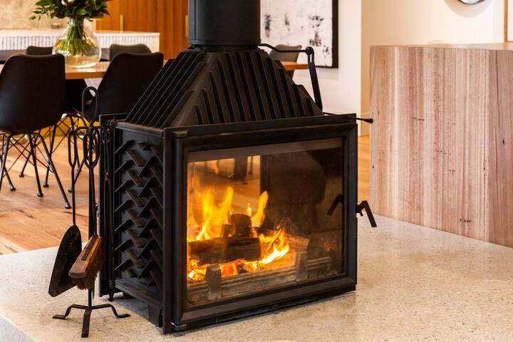 Luxurious Modern Home gallery image 5