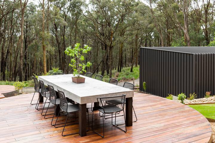 Luxurious Modern Home gallery image 3