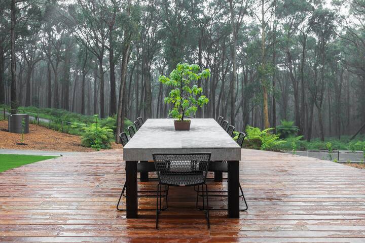 Luxurious Modern Home gallery image 4