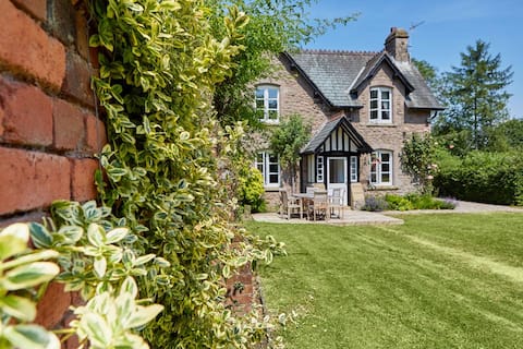 Old stone estate building, Gardeners Cottage