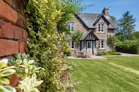 Old stone estate building, Gardeners Cottage