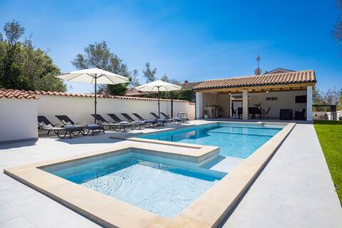 Villa Nola with private pool