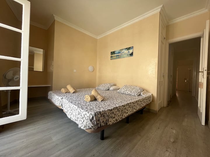 Dhoma e dytë e gjumit me dy krevate

Dhomë e dytë me dy krevate