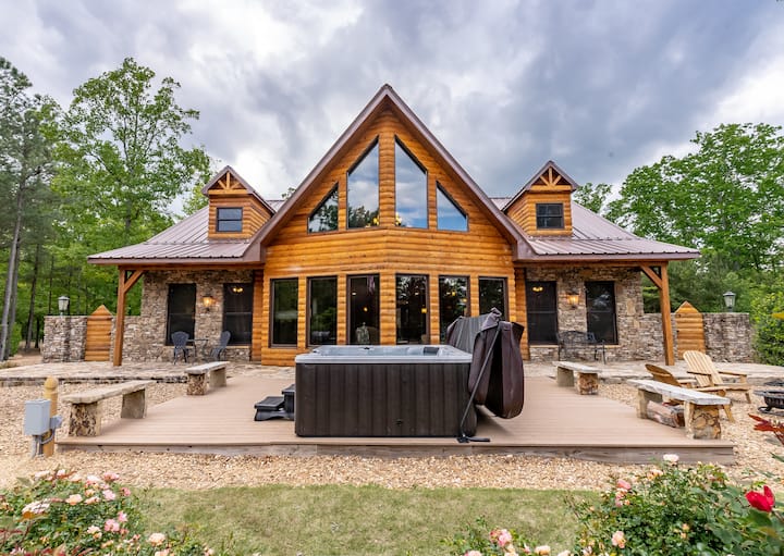 Little River Retreat (Sleeps 32)