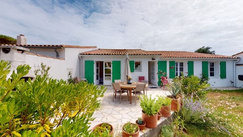 Villa Embruns, a short walk to the beach