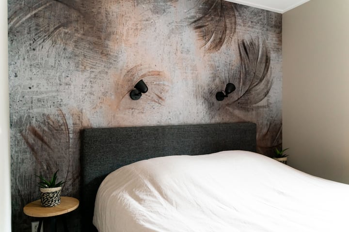 La 1ère chambre dispose d'un lit double. Les lits sont faits pour vous à l'arrivée.