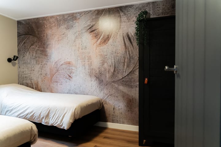 La 2e chambre. Elle dispose également de beaucoup d'espace de placard pour ranger vos vêtements.