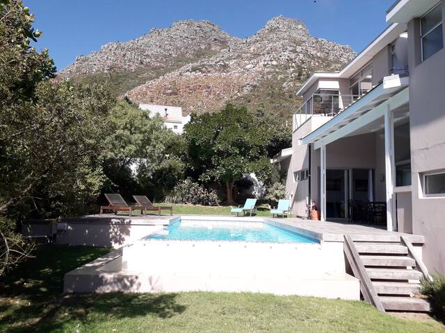 Luxury 12 bed villa, amazing views, pool & solar gallery image 2