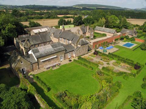 Huge Victorian house with pool - The Colloquy