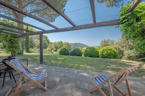Guest Villa, garden and parking.