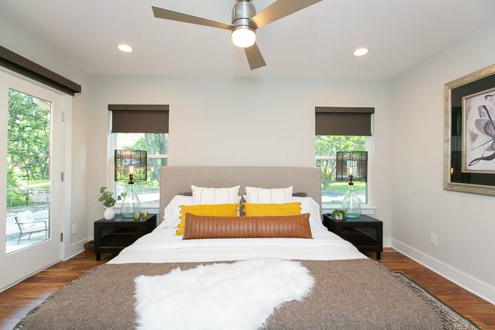 Aztec Abode – Central Modern 3 bed/3 bath {New} gallery image 3
