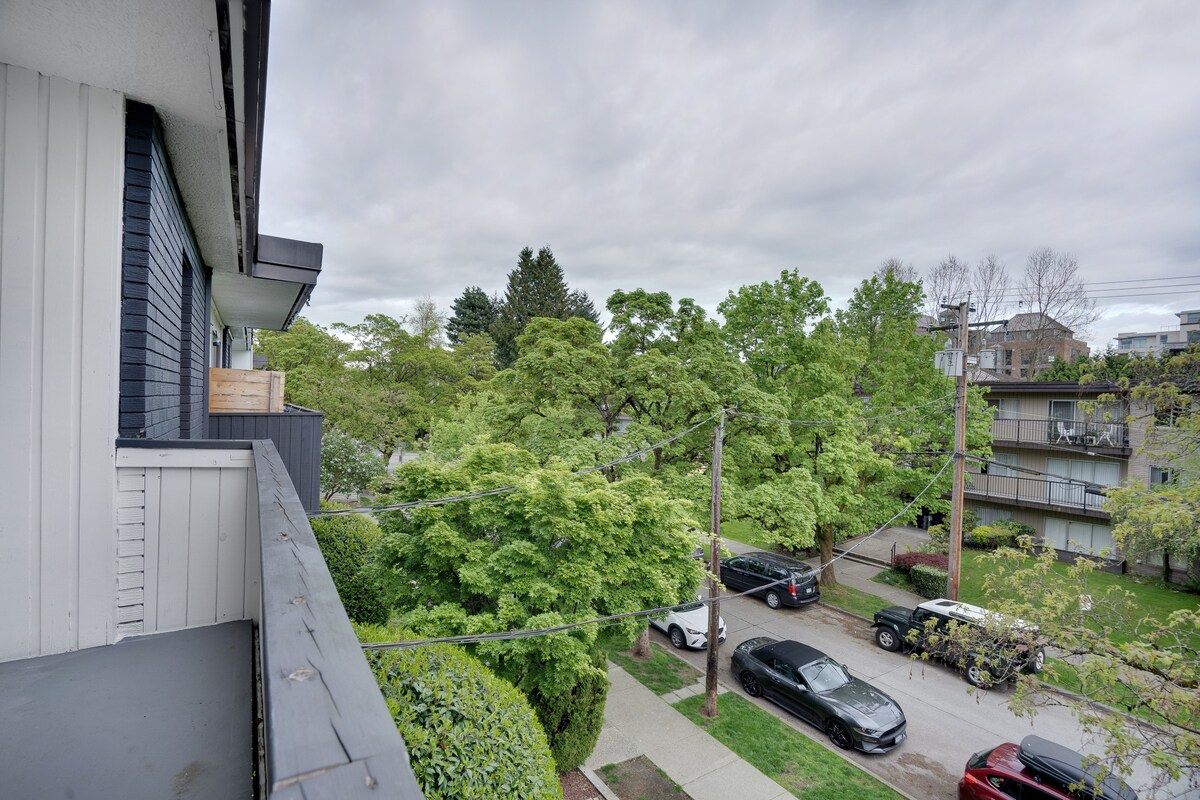 Lovely Condo in the Heart of Kitsilano