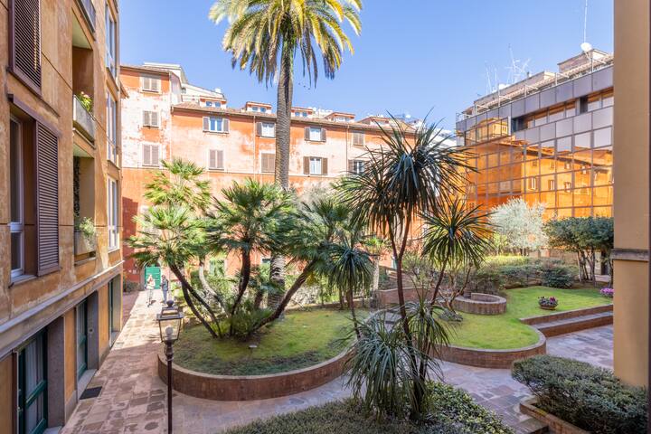 Unique Grand Trevi luxury Apartment gallery image 2