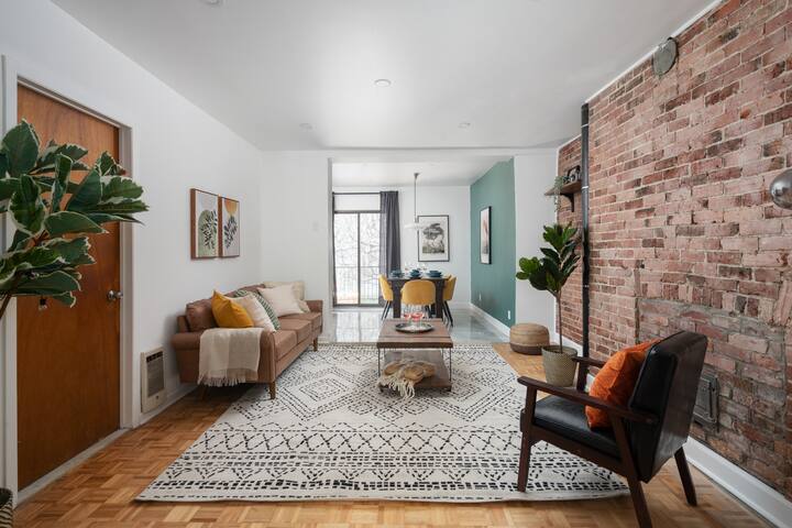 Unique,Old,Montreal,Parking & Yard Patio 10 Guests gallery image 3